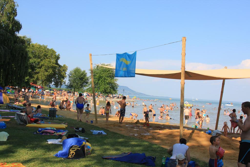 Nemeth Apartmanhaz Balatongyörök Exteriör bild