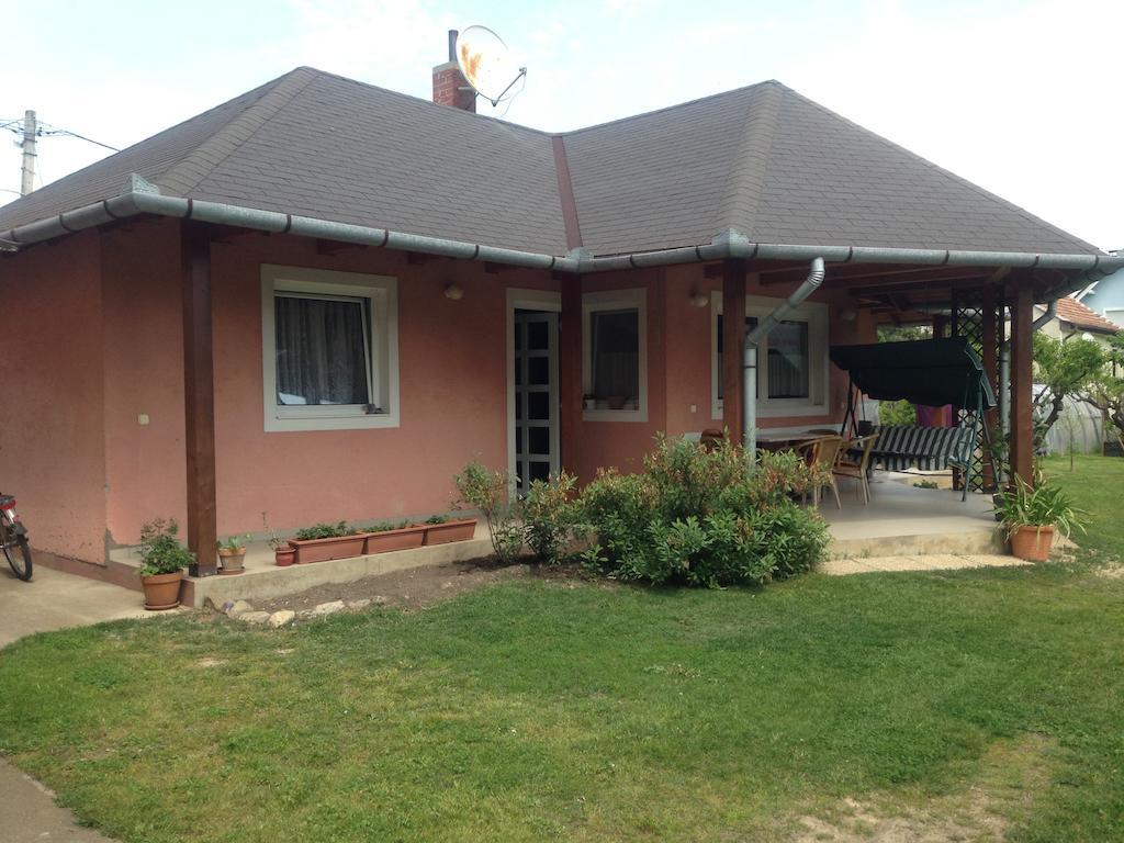 Nemeth Apartmanhaz Balatongyörök Rum bild